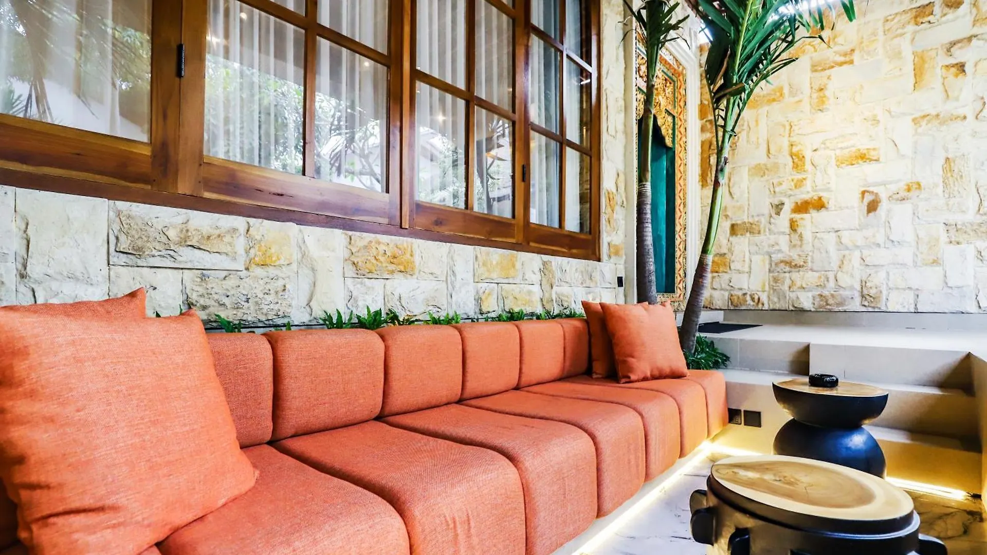 Villa New Batavia - Modern Luxury & Cultural Fusion Ubud