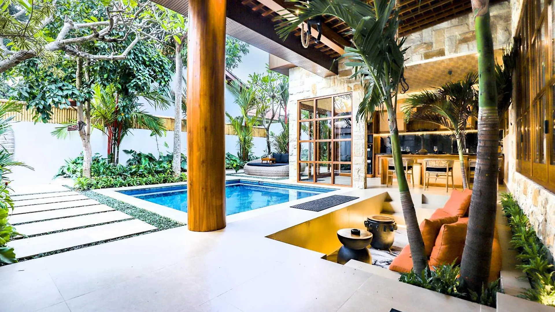 Villa New Batavia - Modern Luxury & Cultural Fusion Ubud  Indonesia