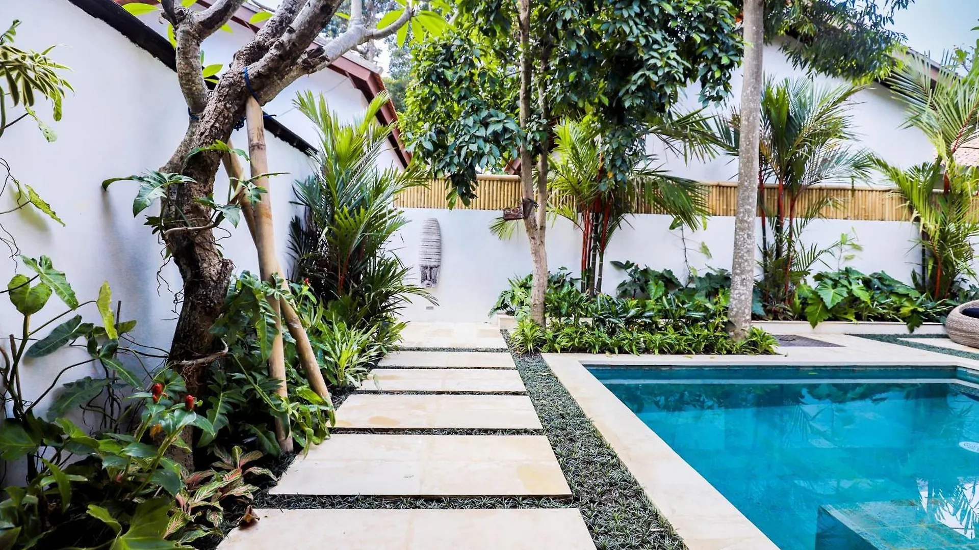 Villa New Batavia - Modern Luxury & Cultural Fusion Ubud