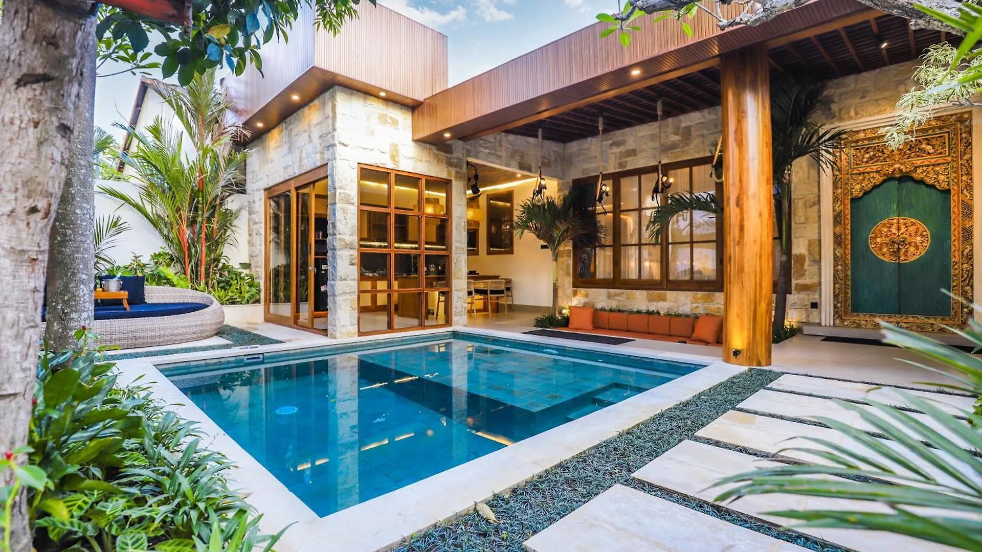 Villa New Batavia - Modern Luxury & Cultural Fusion Ubud